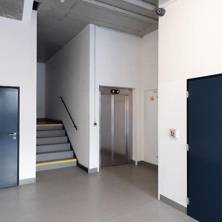 Spacious Apartments Near Karlin Square プラハ エクステリア 写真