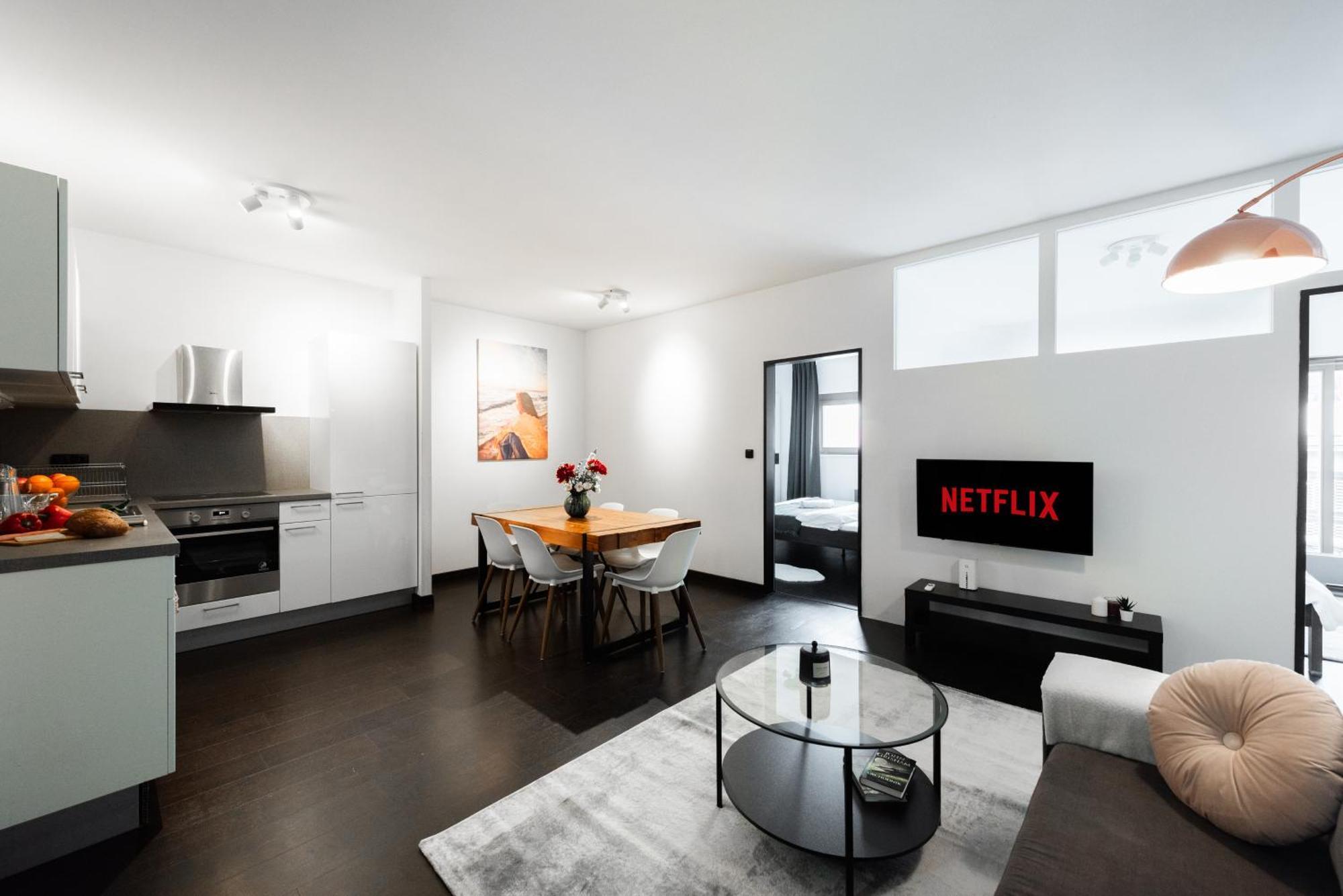 Spacious Apartments Near Karlin Square プラハ エクステリア 写真