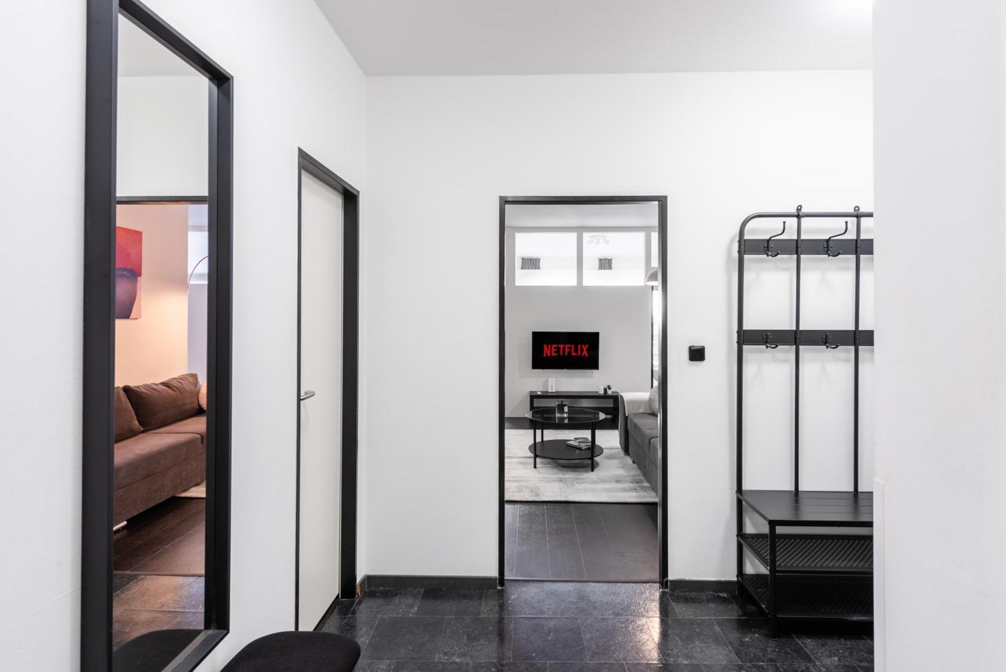 Spacious Apartments Near Karlin Square プラハ エクステリア 写真