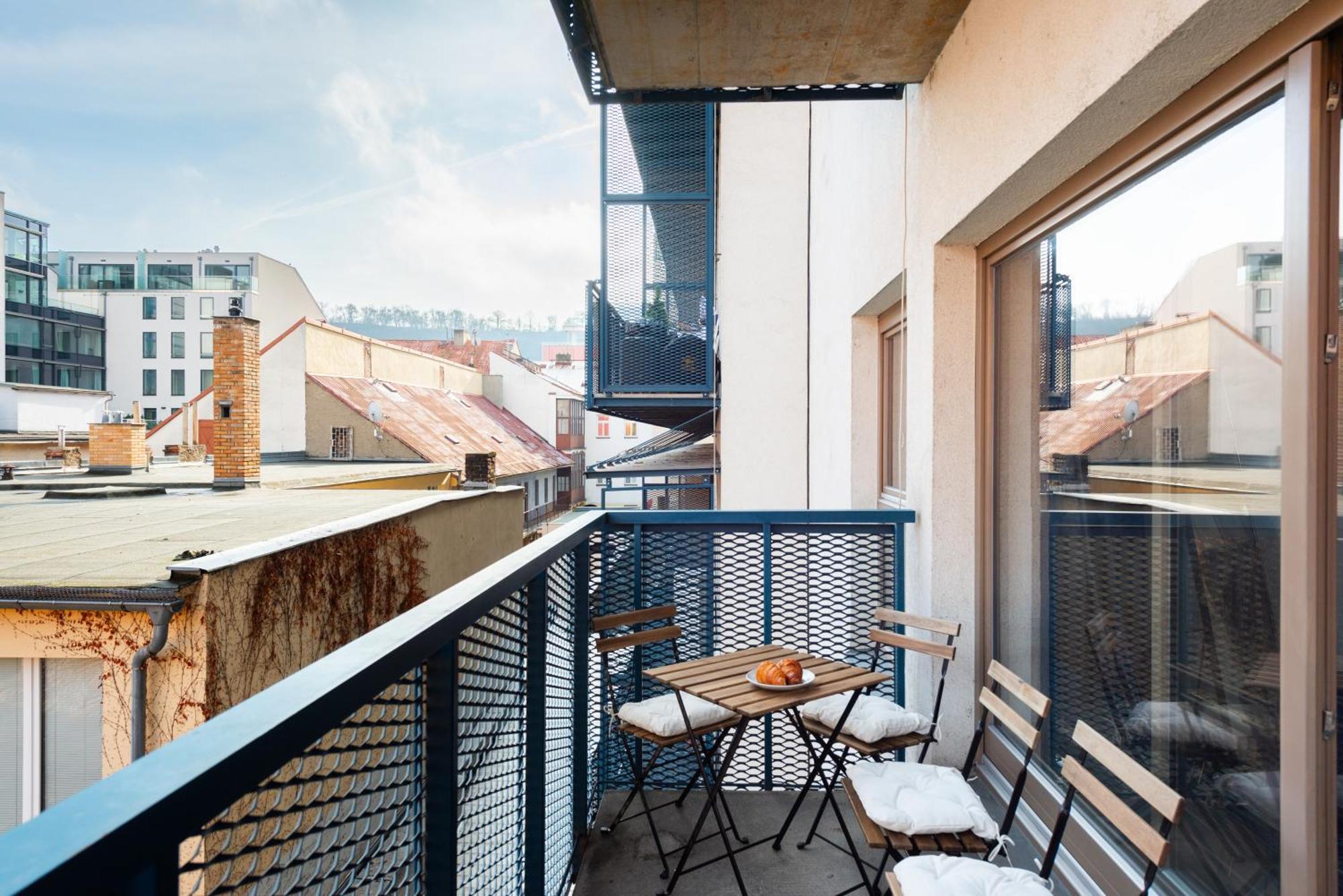 Spacious Apartments Near Karlin Square プラハ エクステリア 写真