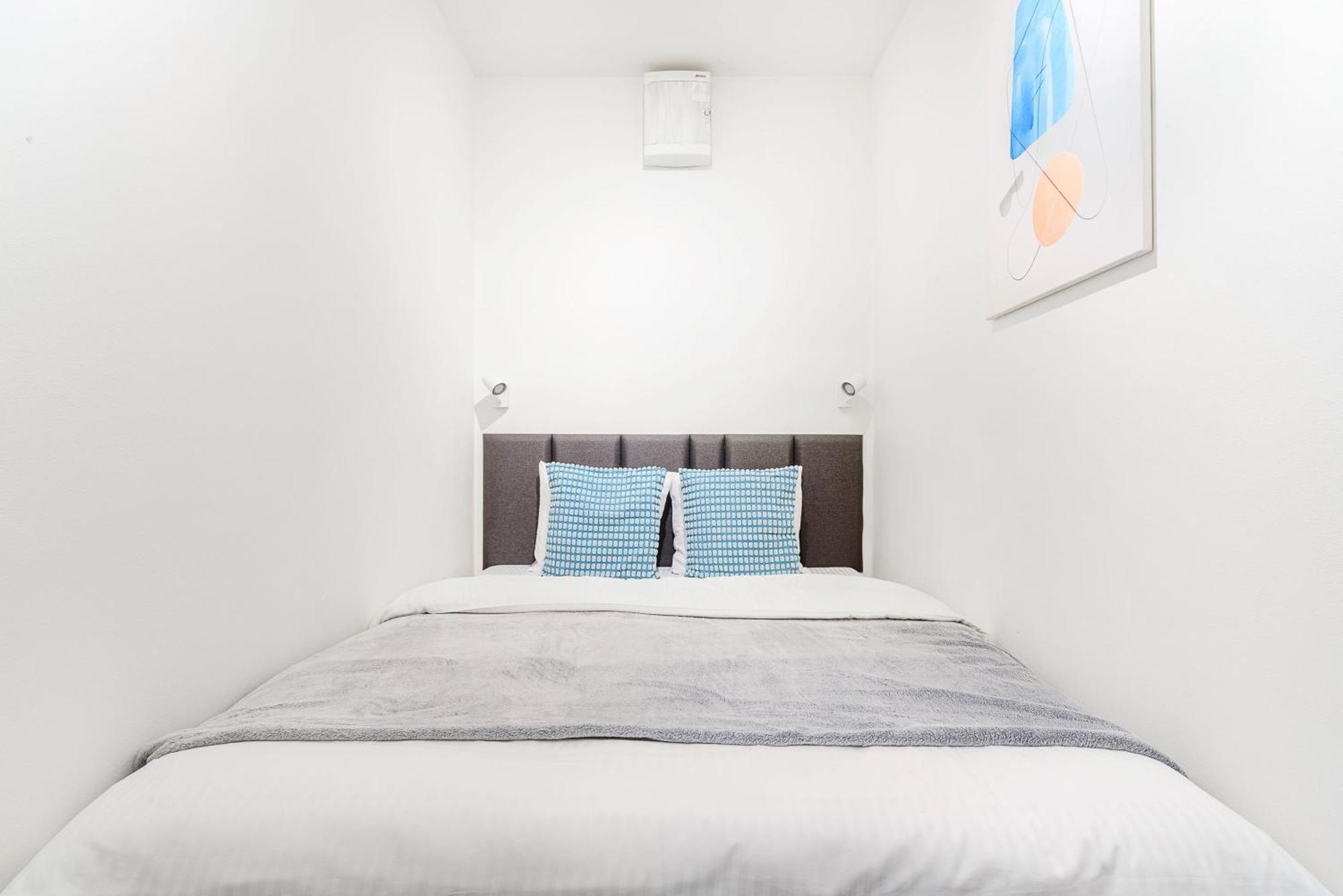 Spacious Apartments Near Karlin Square プラハ エクステリア 写真