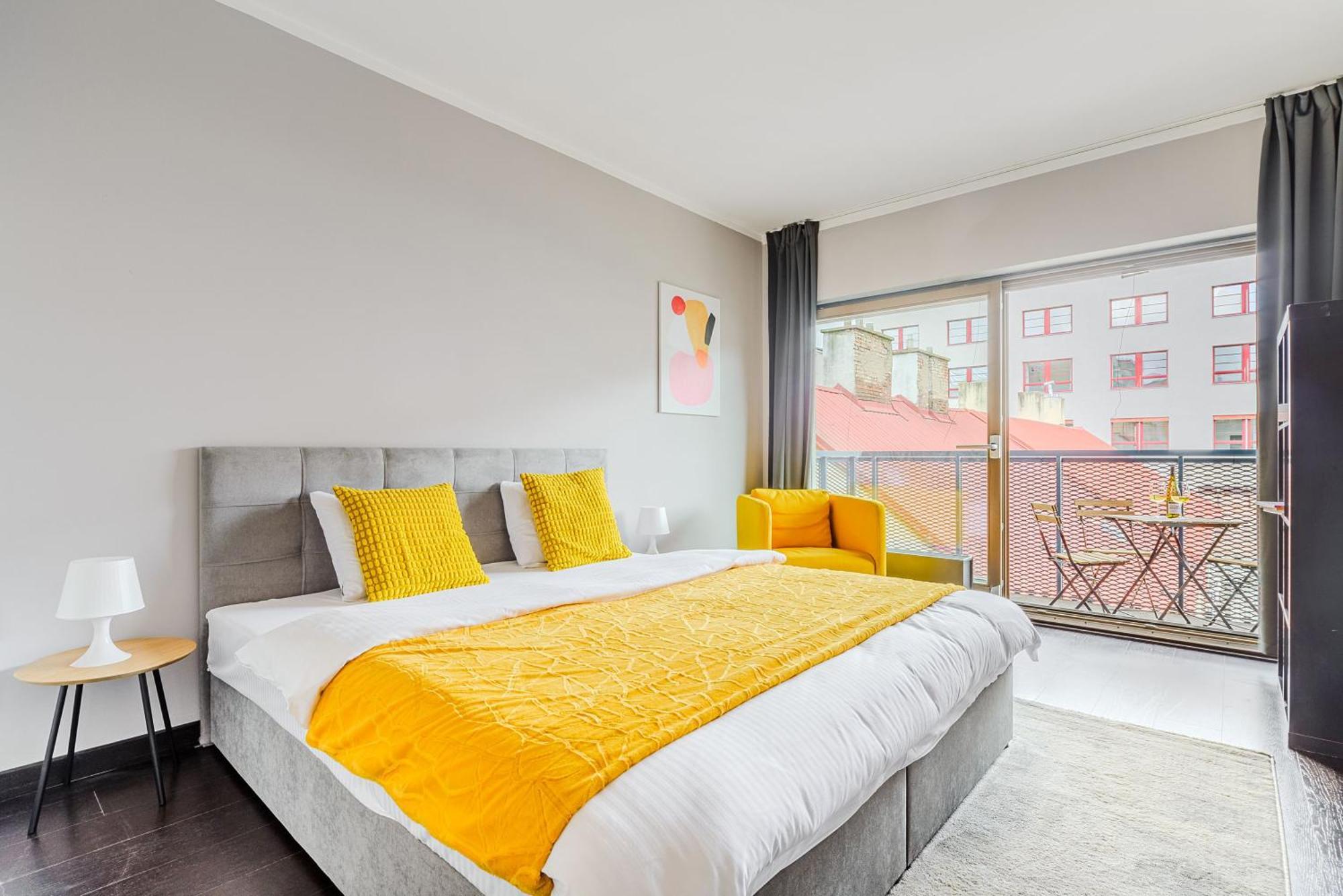 Spacious Apartments Near Karlin Square プラハ エクステリア 写真