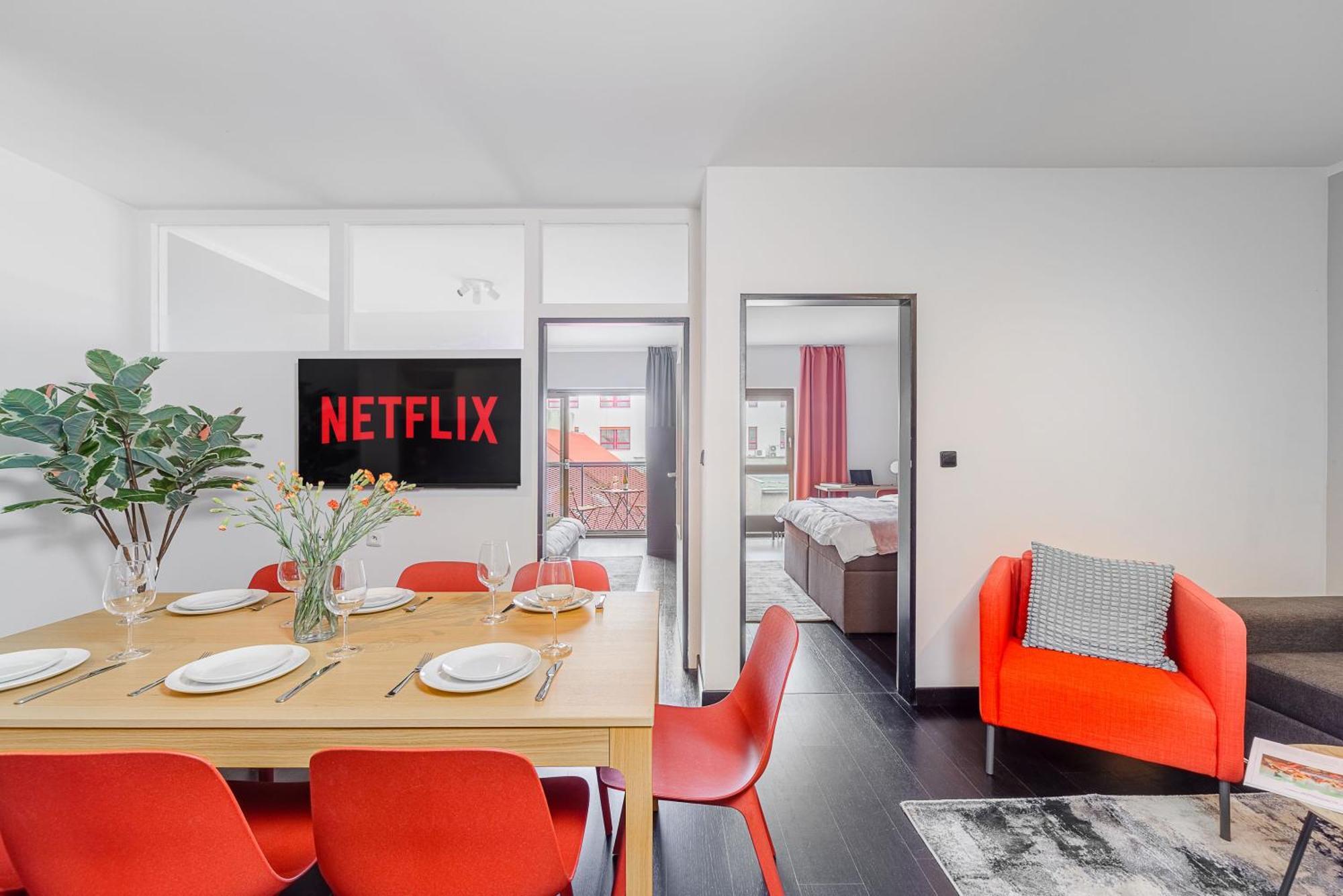 Spacious Apartments Near Karlin Square プラハ エクステリア 写真