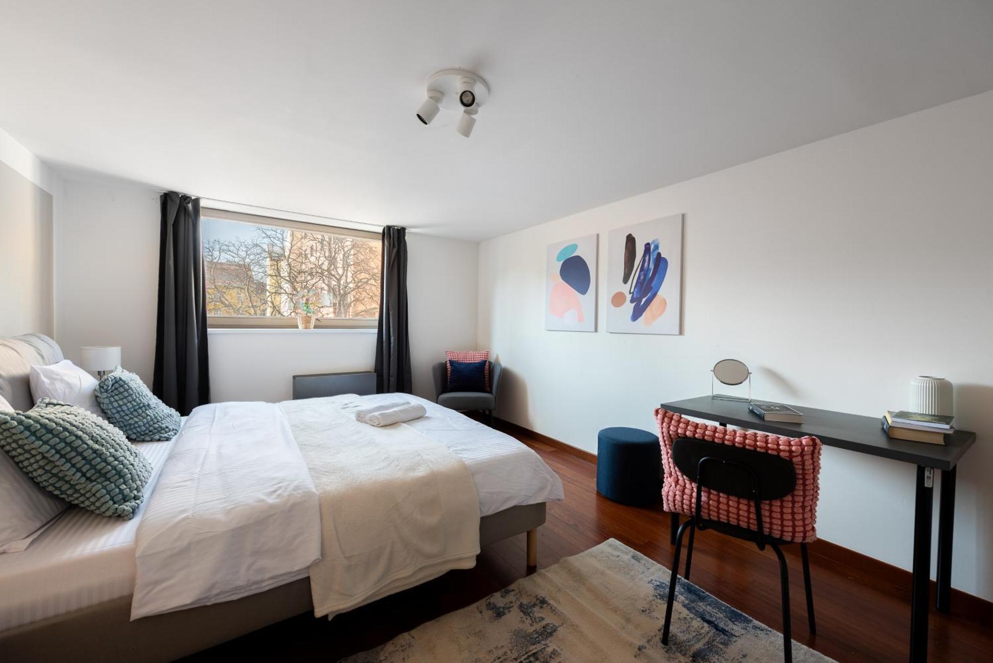 Spacious Apartments Near Karlin Square プラハ エクステリア 写真