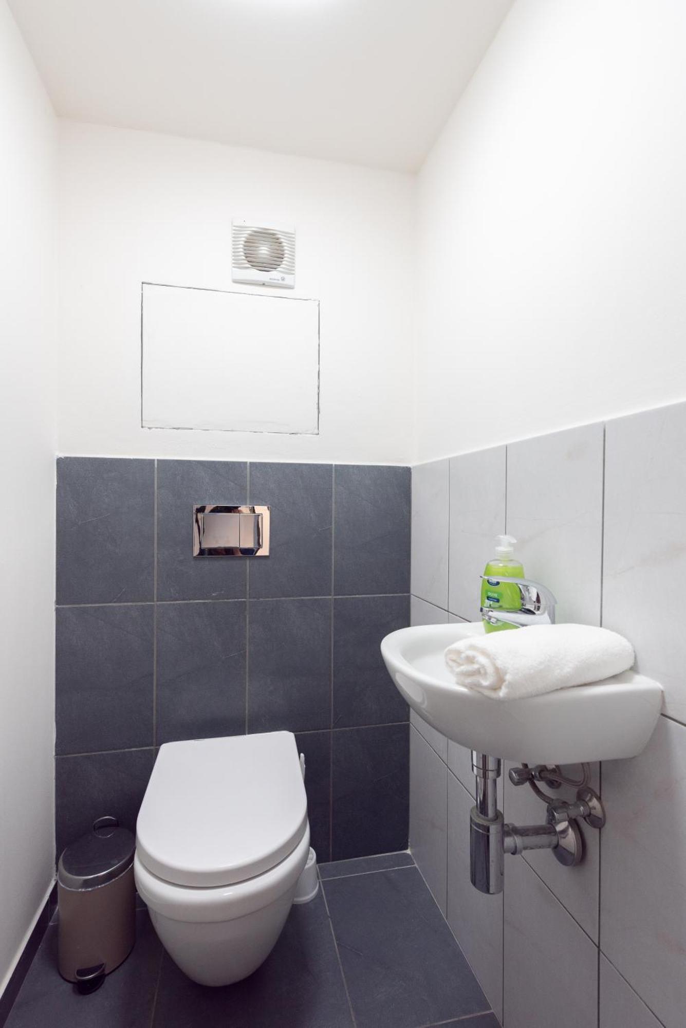 Spacious Apartments Near Karlin Square プラハ エクステリア 写真